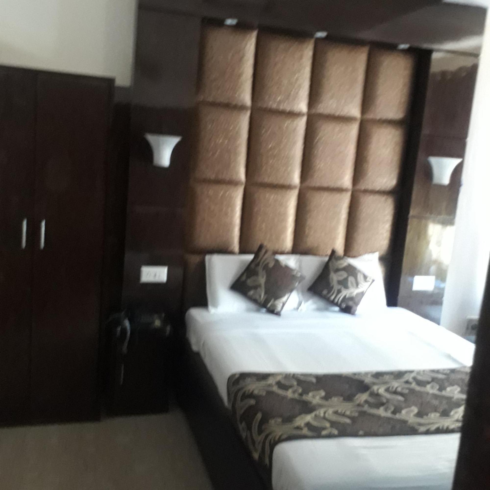 Hotel Ur Prayagraj Exterior photo
