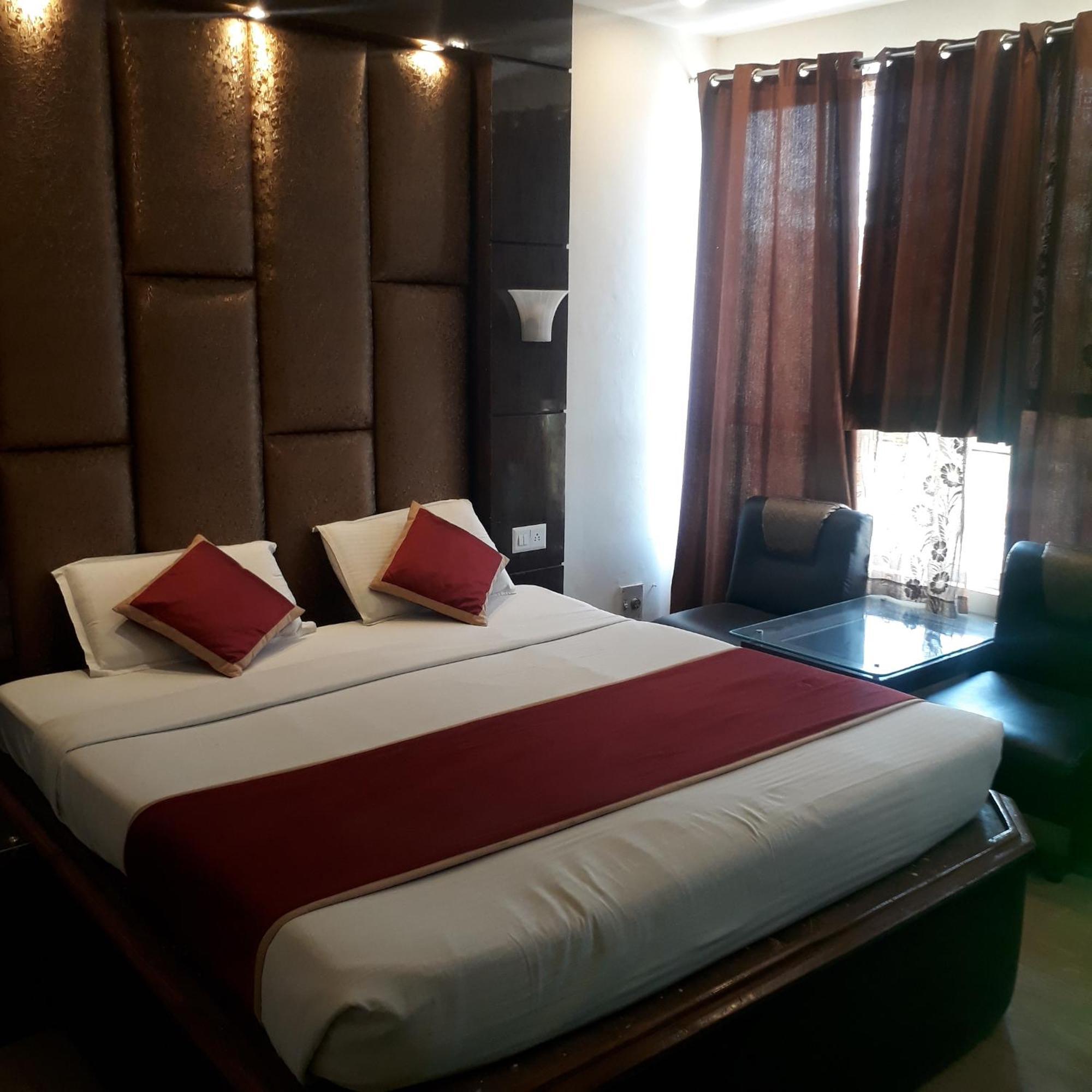 Hotel Ur Prayagraj Exterior photo